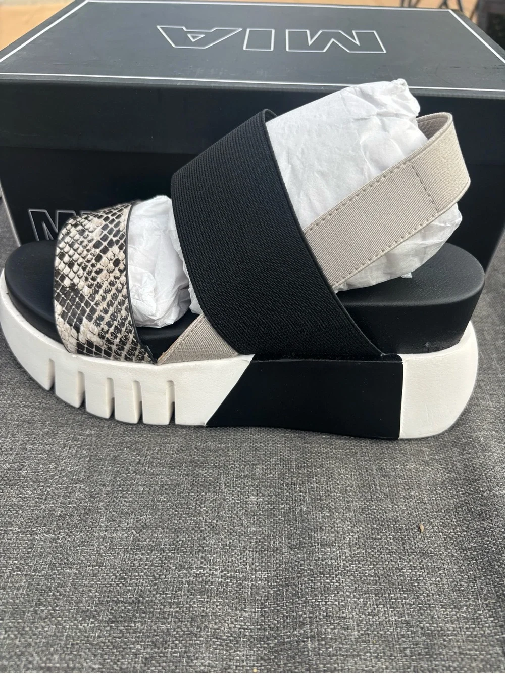 New Mia Amelia Platform Sandals